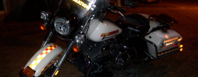 Lors d’une formation avancée de MOTOPRECISION, il est possible d’apprendre que contrairement à la pensée populaire, il n’est pas nécessaire d’avoir les deux pieds par-terre à motocyclette, notamment parce que...